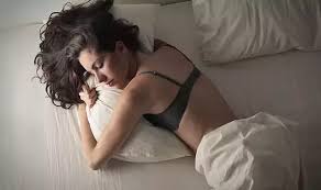 13 негативных эффектов сна с бра