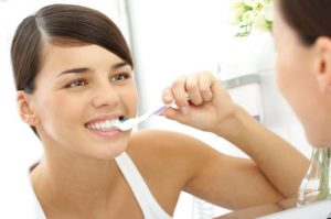 brushing teeth after eat