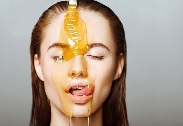 15 ошеломляющих действий мёда на смуглую кожу