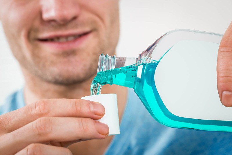 11 последствий слишком частого использования ополаскивателя для полости рта