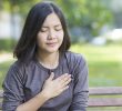 6 причин боли в груди у молодых женщин
